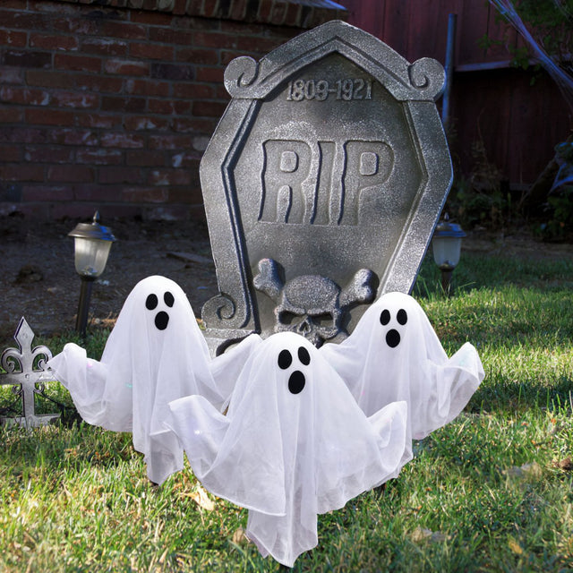 Halloween Lawn Ghosts - PopFun