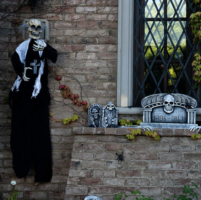 Hanging Halloween Priest - PopFun